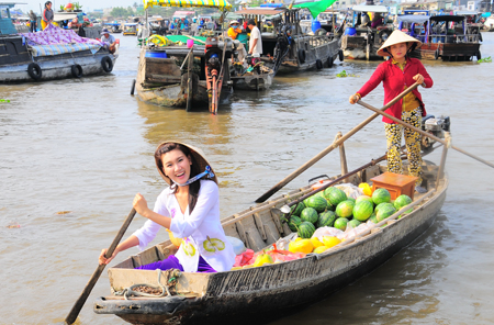 FLOATING MARKET